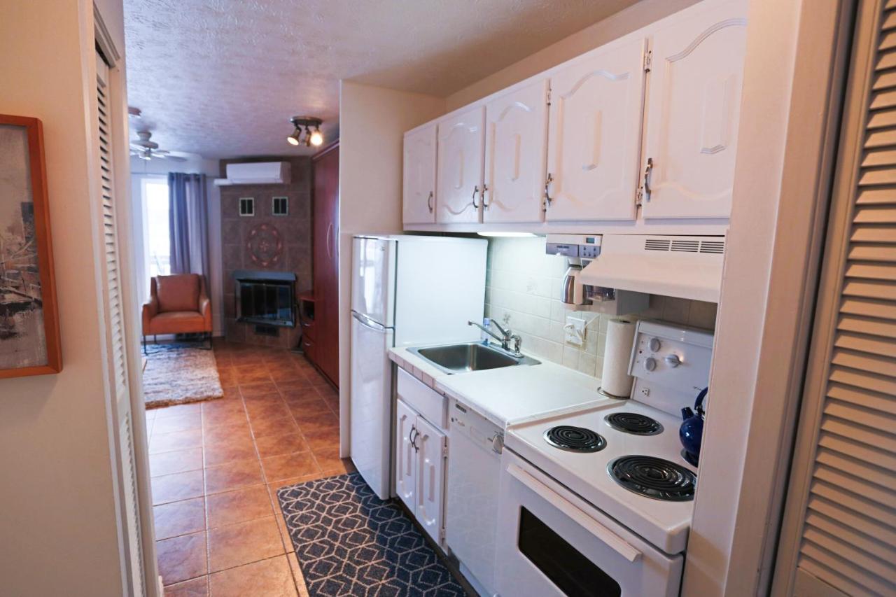 Magog Waterfront Condo Экстерьер фото