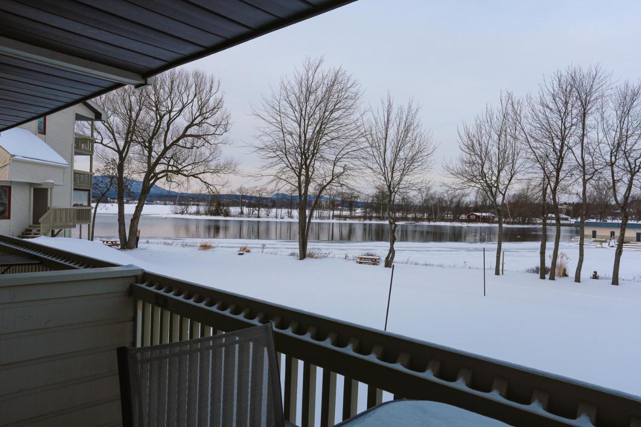 Magog Waterfront Condo Экстерьер фото